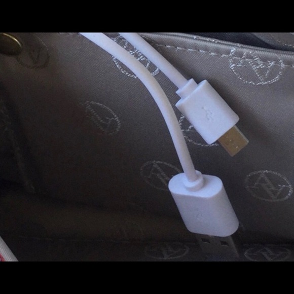 NEW🎉Adrienne Vittadini Charging Polished Wallet - Picture 4 of 4